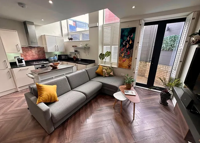 Stylish, Modern In Central London
