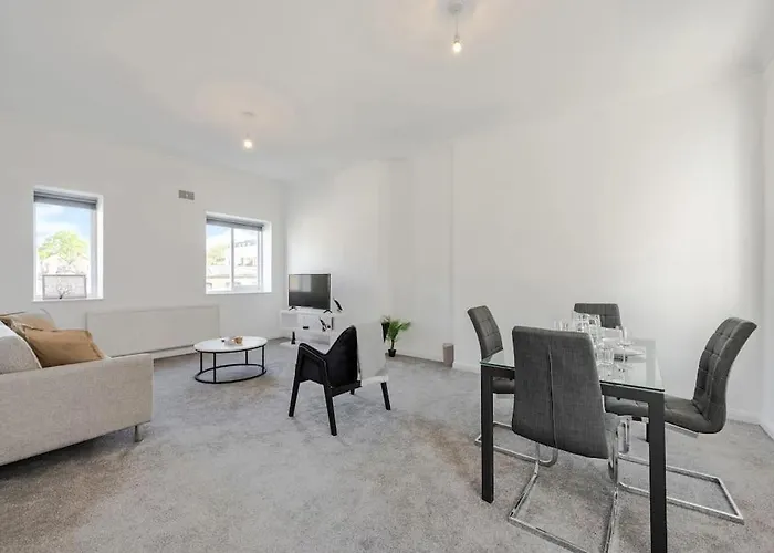 Luxury 3 Bedroom Near Hyde Park