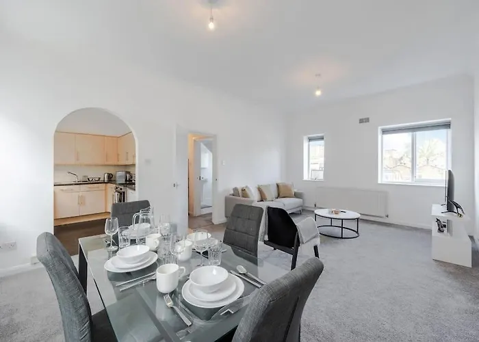 Luxury 3 Bedroom Near Hyde Park