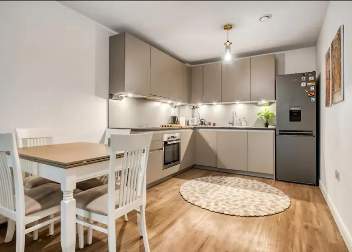 Chelsea Chic: An Upscale And Modern Flat Apartment London