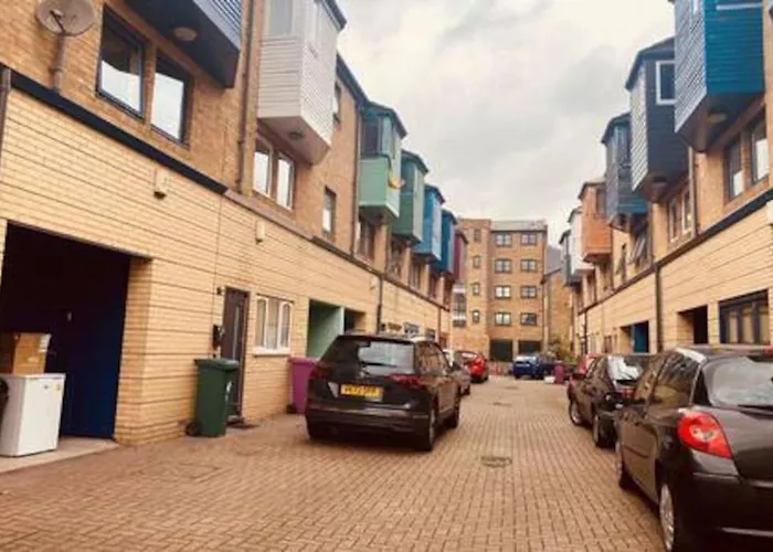 Modern 1 Bed Flat In Hackney With Parking