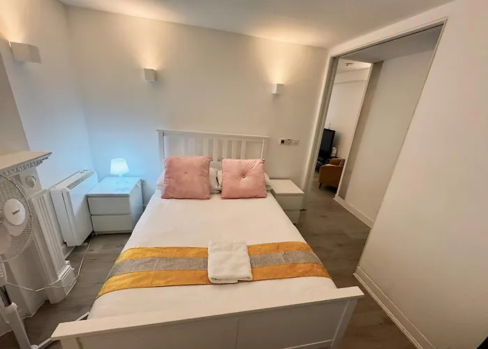 Hyde Park Two Bedroom Suite