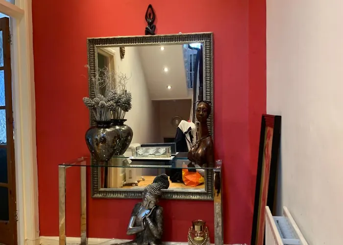 Superbly Furnished Apartment In Central London
