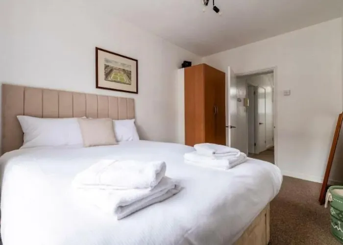Modern Flat In Central