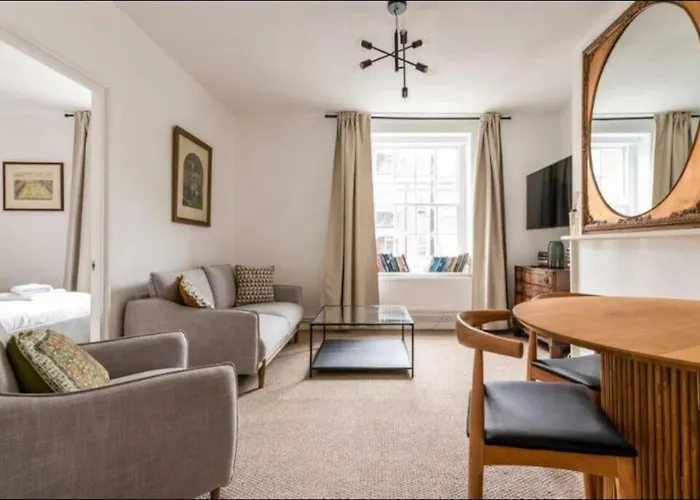 Modern Flat In Central