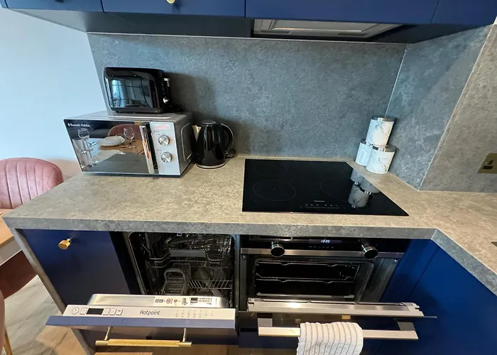 London Luxury Flat With Balcony, River View, O2 Arena, Excel, Canary Wharf, Station Apartment