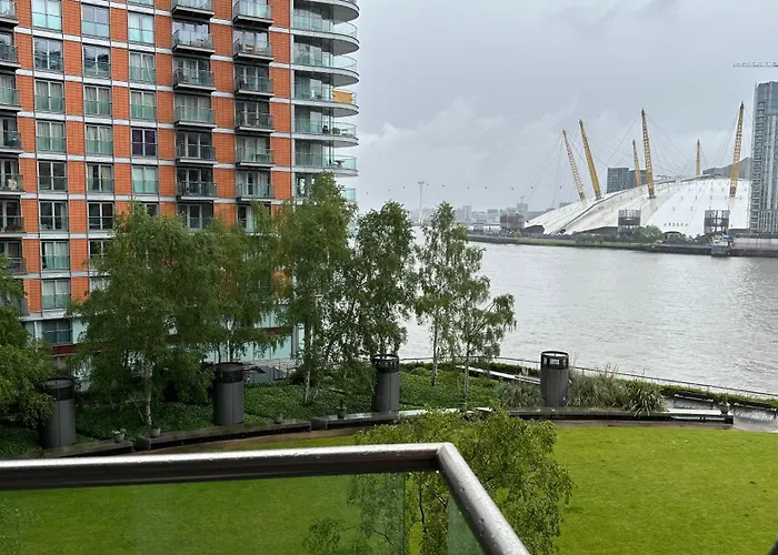 Luxurious 2 Bedroom Apartment In Canary Wharf