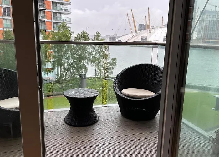 Luxurious 2 Bedroom Apartment In Canary Wharf