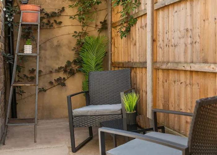 Stylish Apartment By London Eye With A Small Garden