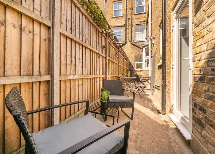 Stylish Apartment By London Eye With A Small Garden