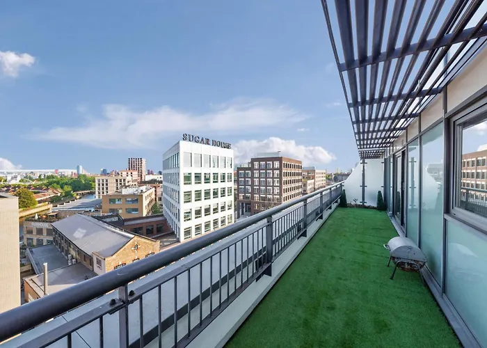 Penthouse W/ Hot Tub Near Stratford, Westfield Apartment London