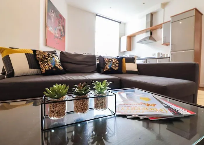 Central London 2 Bed Flat With Parking - Long Stay Offer