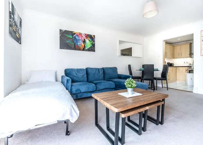 Luxury Apartment In Canary Wharf London