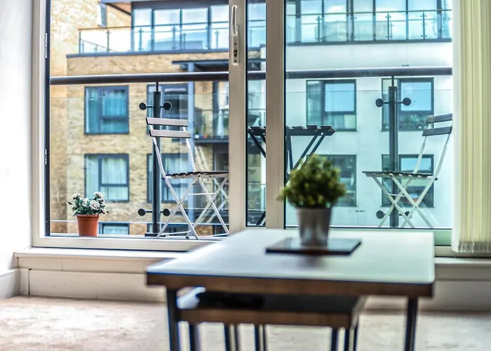 Luxury Apartment In Canary Wharf