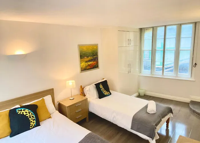 Central London 1 Bed Apt- Sleeps 3 & Pet Friendly