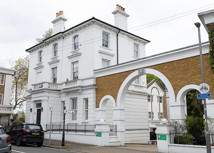 Large Putney Oasis 3-Bed With Garden & Parking