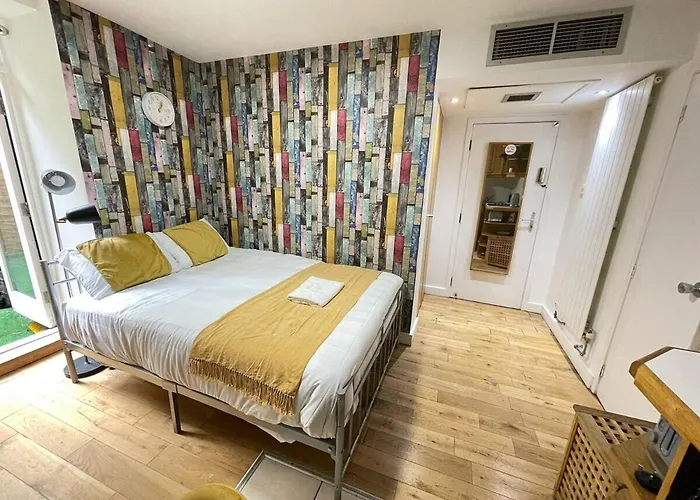 Portobello Road Artistic Studios 'BUDGET' Londra