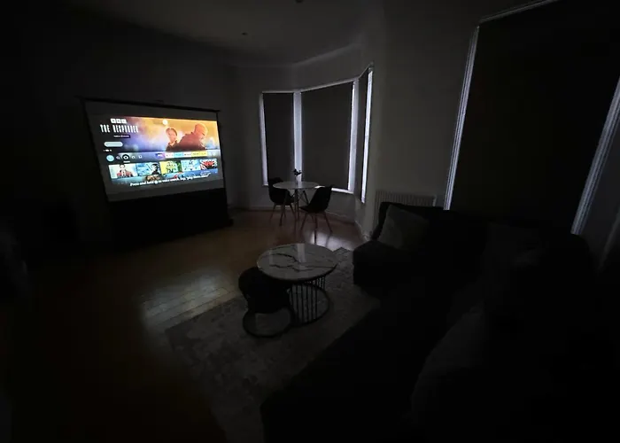 Spacious 2 Bed Flat In