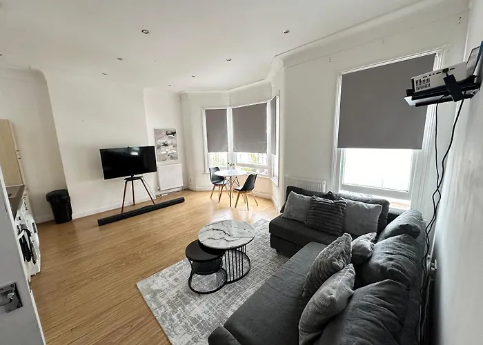Spacious 2 Bed Flat In
