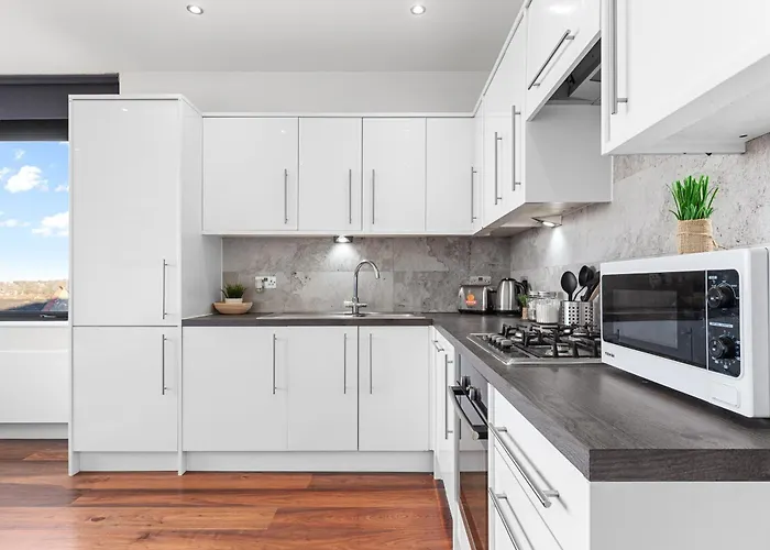 Wimbledon Two Bedroom Luxury Stays - Central London