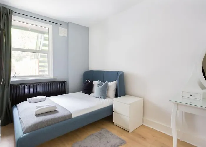 Two Bedroom Apartment In Dalston