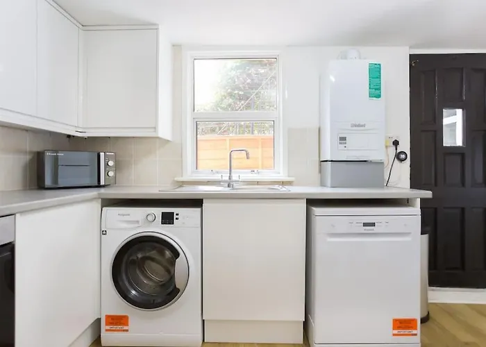 Two Bedroom Apartment In Dalston London