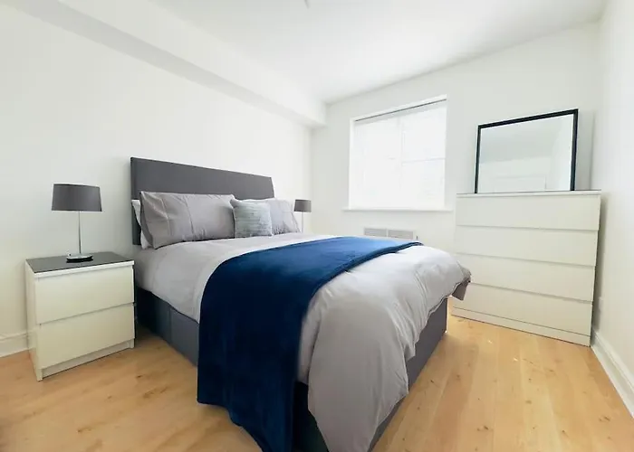 Thames View Apartment In London