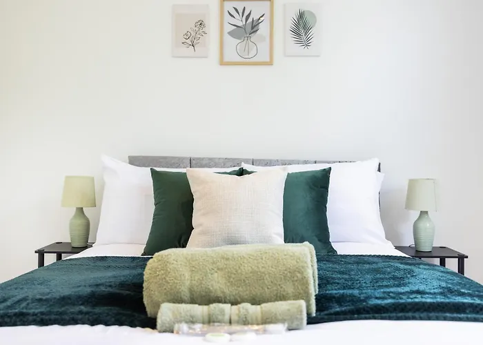 Beautiful 4-Bed Apartment In Shepherd'S Bush London