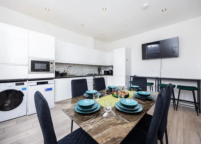 Beautiful 4-Bed Apartment In Shepherd'S Bush