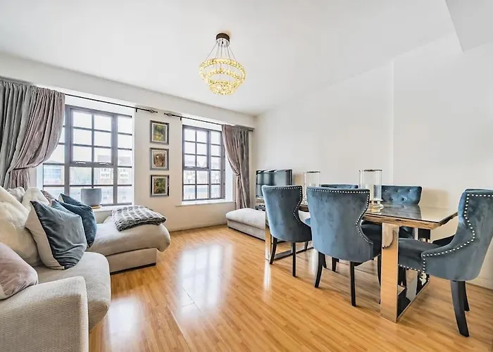 Modern 3 Bedroom, 2 Bathroom, Parking, River View