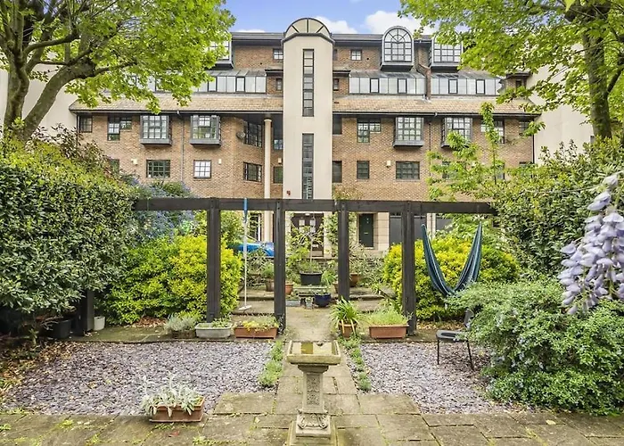 Modern 3 Bedroom, 2 Bathroom, Parking, River View
