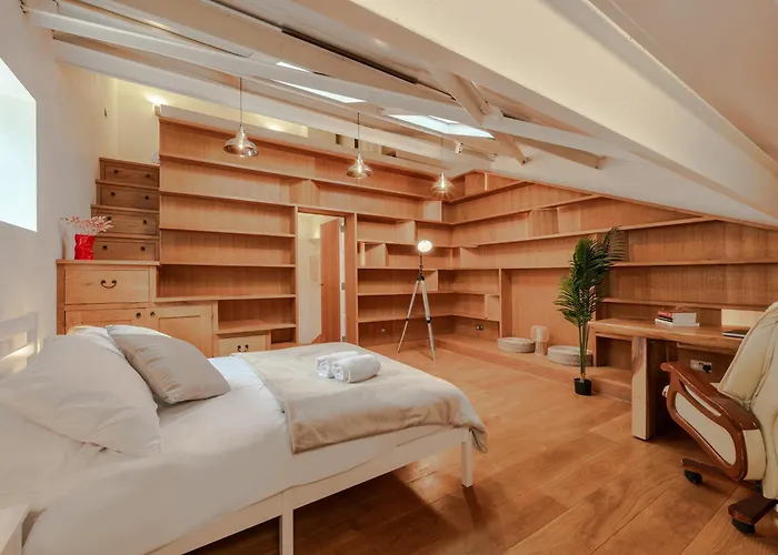 Stunning Duplex In Central