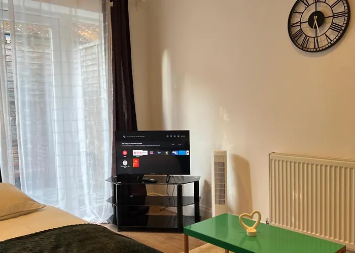 Charming 2-Bed Garden Flat Near Kings Cross St Pancras & Emirates Stadium