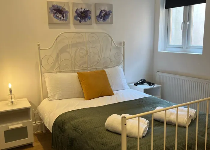 Charming 2-Bed Garden Flat Near Kings Cross St Pancras & Emirates Stadium