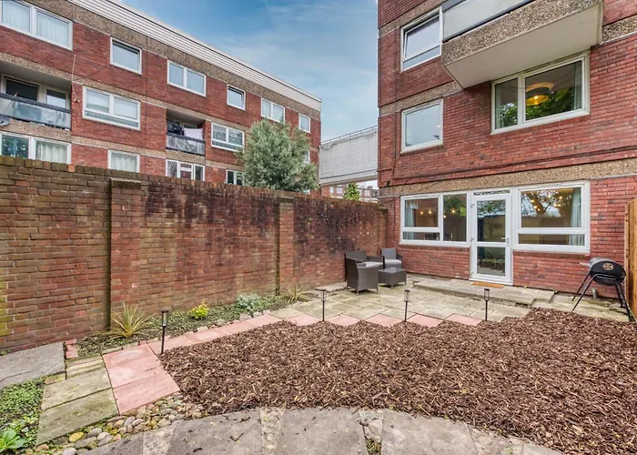 Spacious 3 Bedroom Whitechapel With Garden By Gold Stays