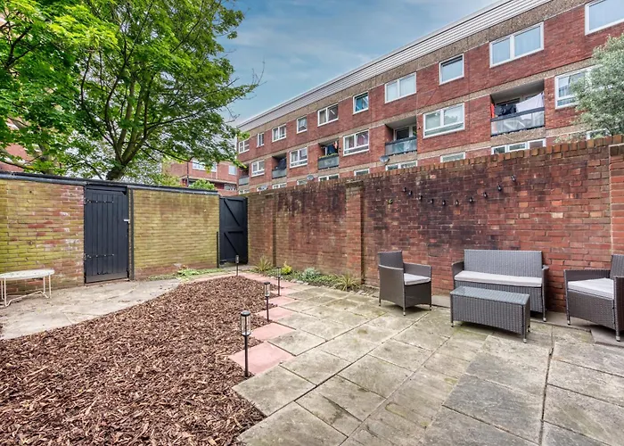 Spacious 3 Bedroom Whitechapel With Garden By Gold Stays