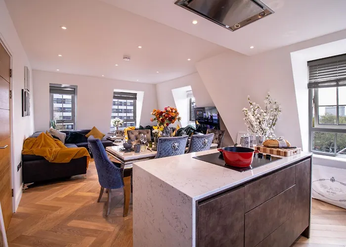 Elegant 3-Bedroom Penthouse In Marble Arch 70