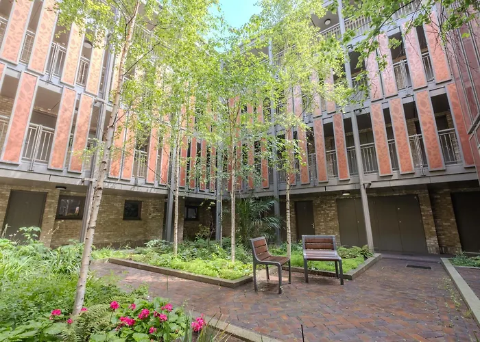Brand New London Flat With Car Park
