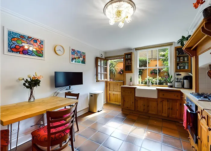 The Clapham 2-Bedroom Flat With Private Patio