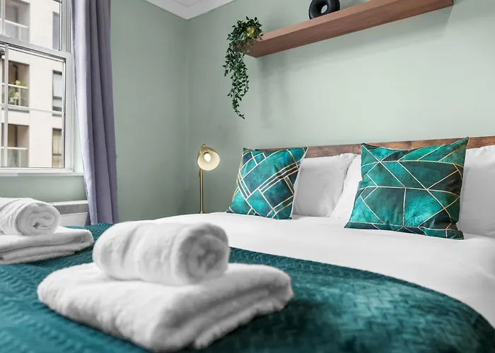 Chic 2 Bedroom Near Liverpool Street By Gold Stays