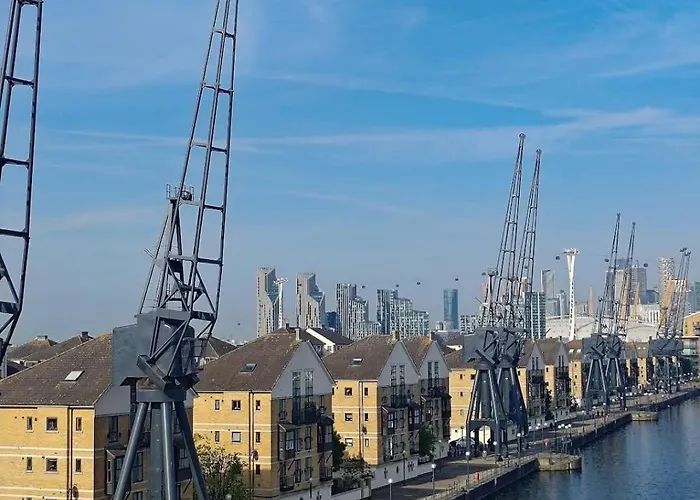 Excel London Riverview Luxury -Sleep 6- Free Parking- Playstation 4