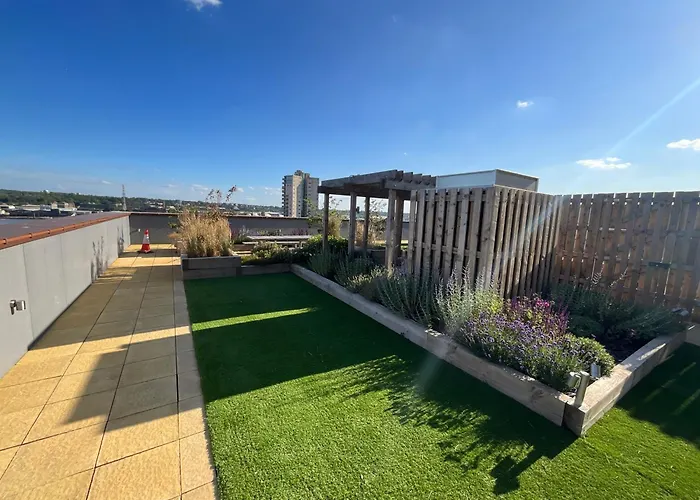 Deluxe Double Bed In Shared Apt Near Canary Wharf, City Airport & O2 Arena With Thames View