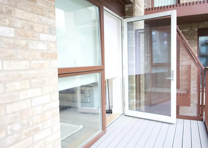 Luxury Flat In Royal Wharf