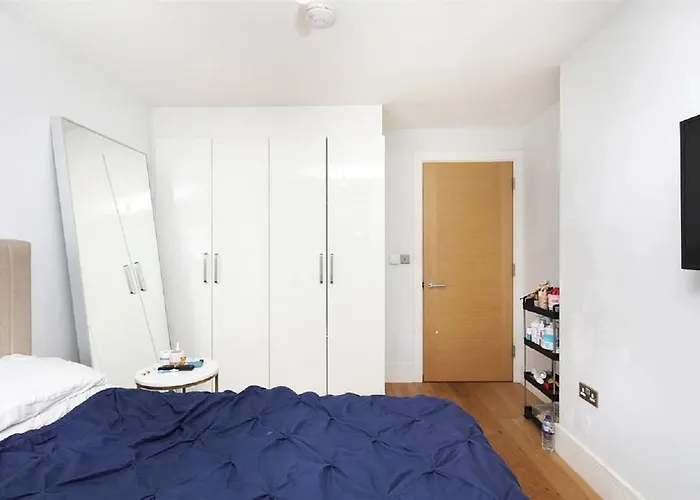 Exquisite One Bed With Nice View And Near Tube