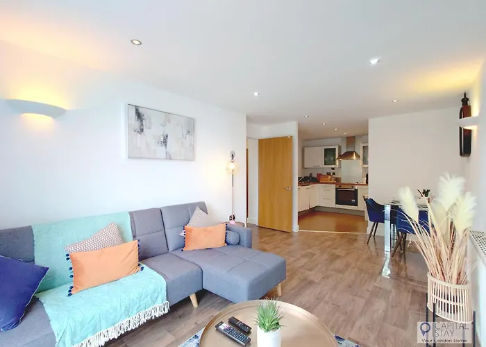 Two Bed Serviced Apartment By London Docklands
