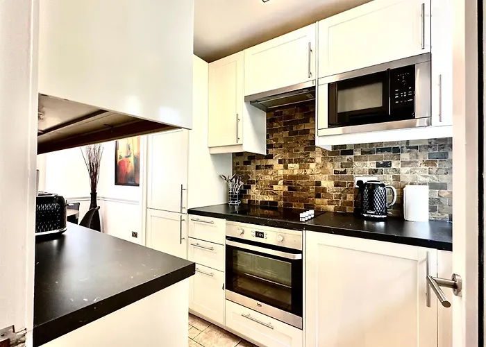 Newly Refurbished ,Chic, Attractive 3 Bedroom Flat London