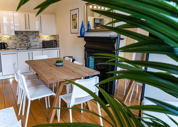 Premium 3Br-3Ba In Prestigious Bloomsbury