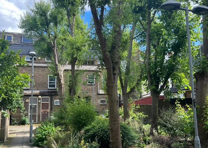 Lovely Entire Flat With Private Balcony In Euston-Central London