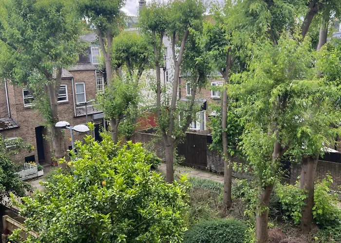 Lovely Entire Flat With Private Balcony In Euston-Central London