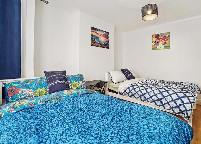 Cosy N22 Sleeps 6